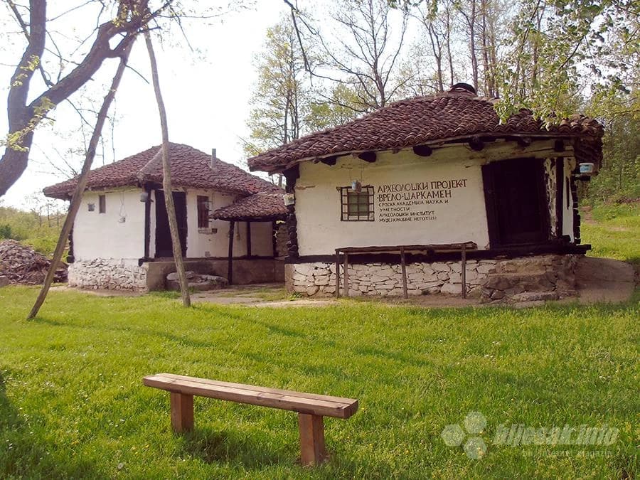 Akademija nauka i šarkamenska kućica