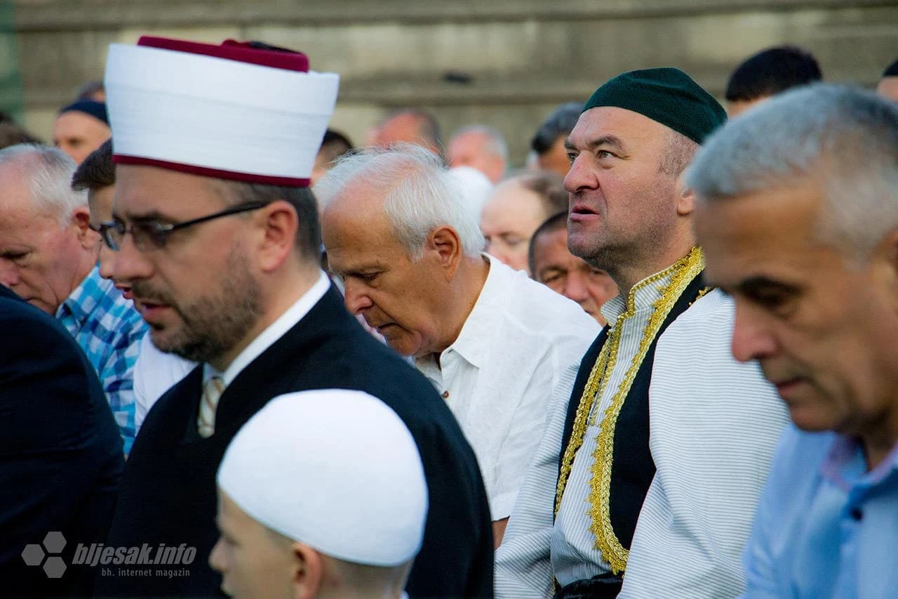 Klanjanje bajram-namaza u Mostaru