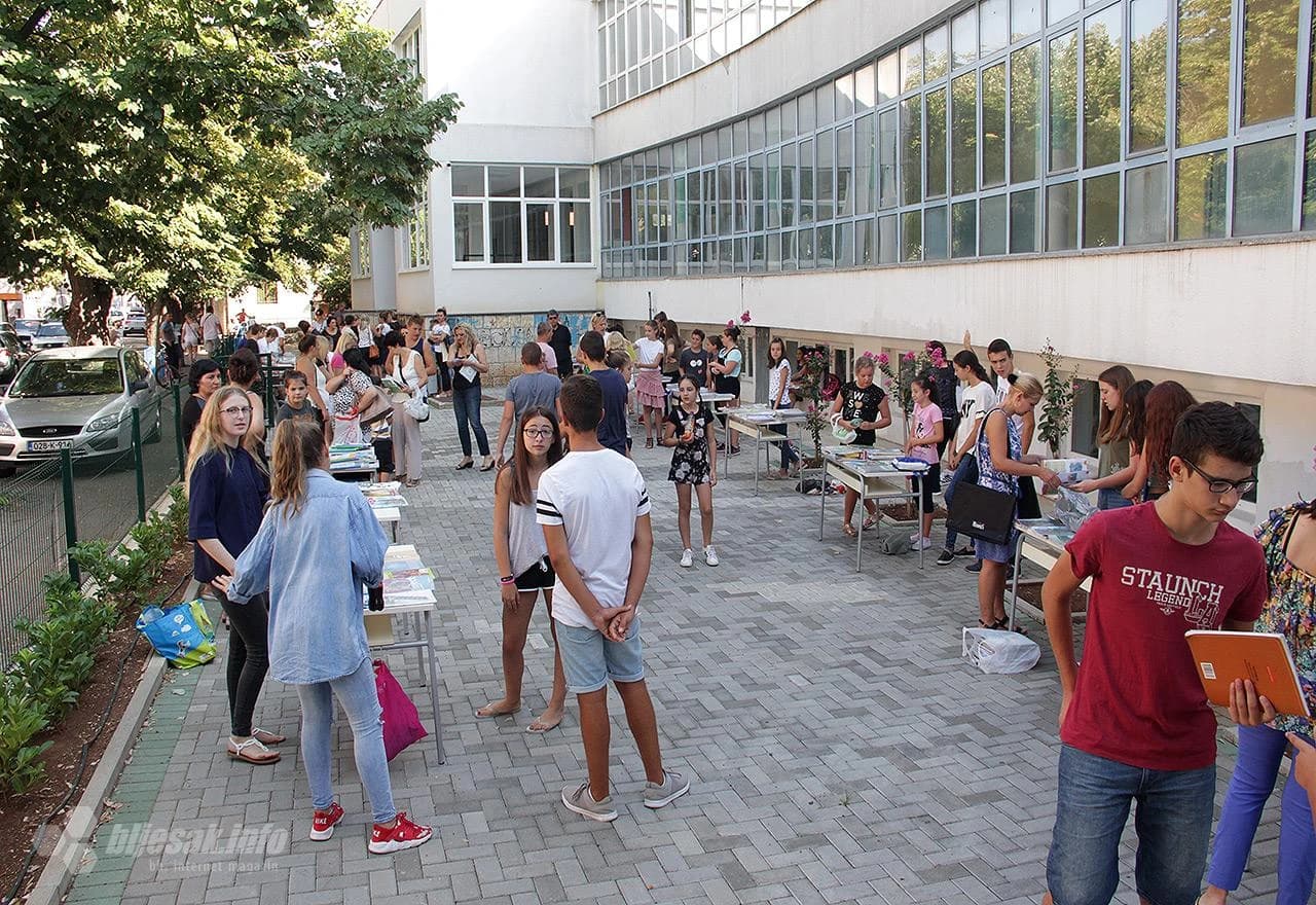 Detalj održanog sajma razmjene školskih knjiga