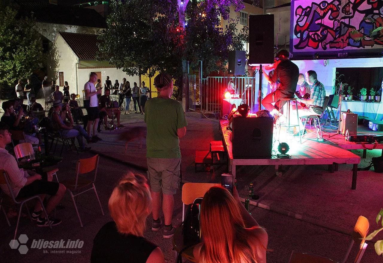 Nastup benda Manouche rouge u OKC