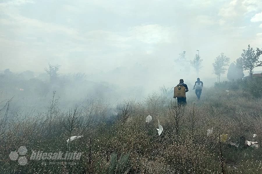 Požar u mostarskom naselju Karašebeš