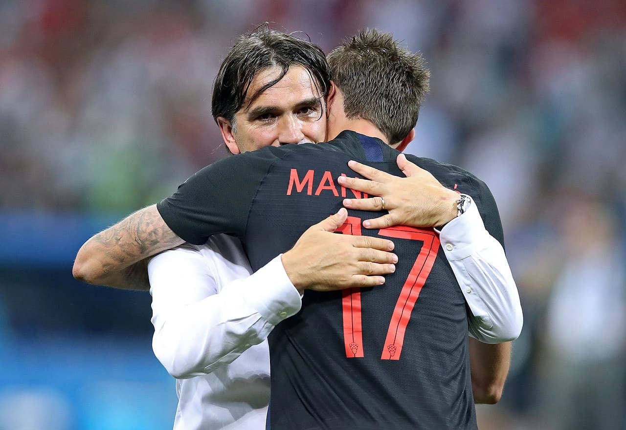 Izbornik Dalić grli Mandžukića