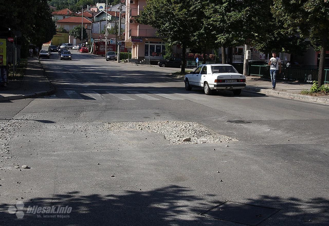 Sanirana rupa na prometnici u naselju Balinovac