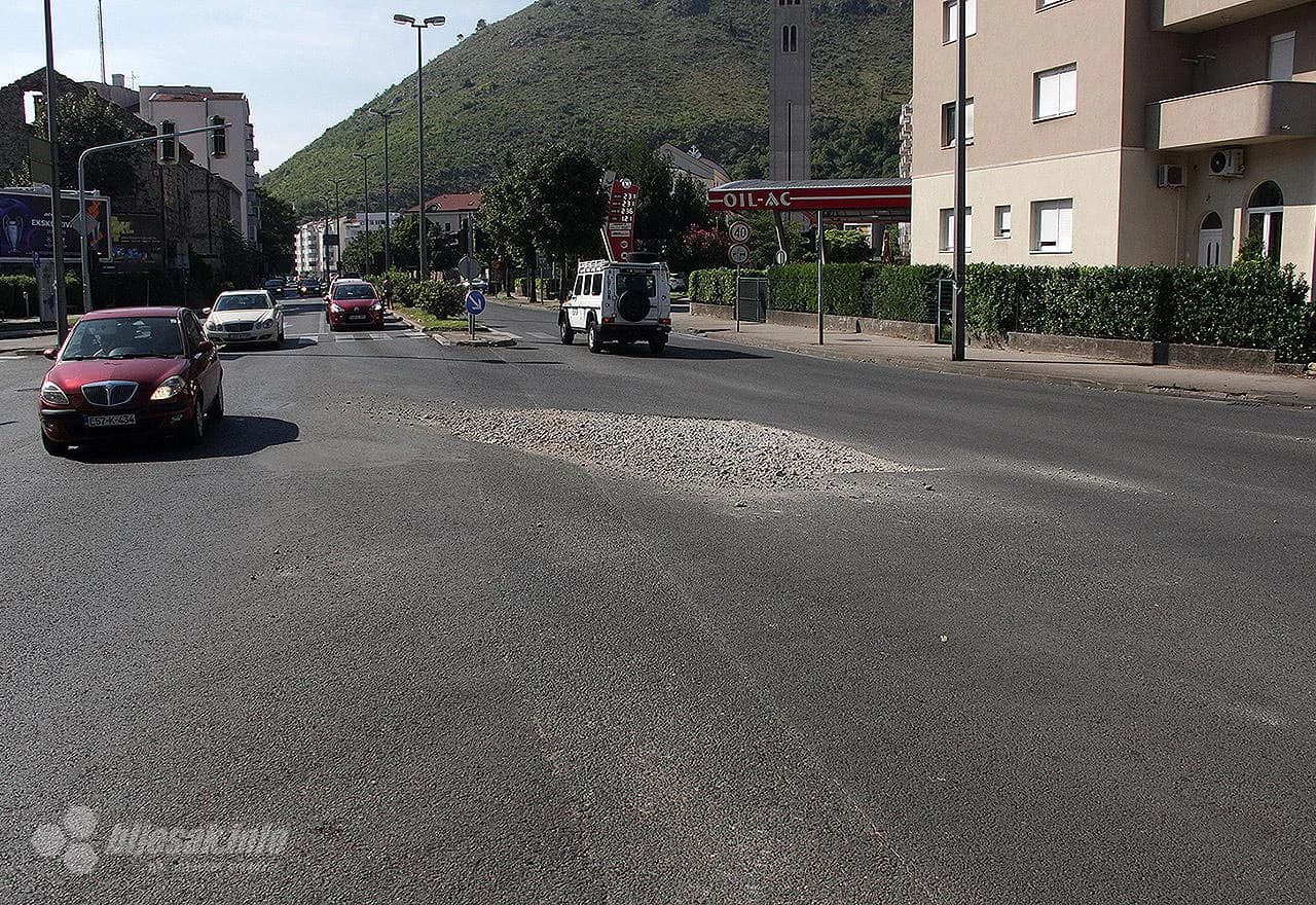 Sanirana rupa na prometnici u naselju Balinovac