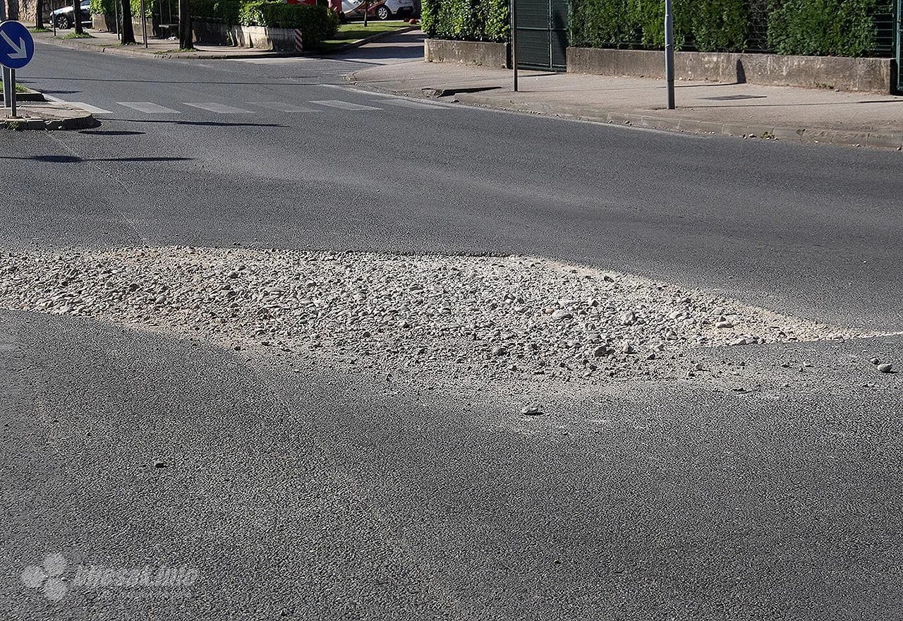 Sanirana rupa na prometnici u naselju Balinovac