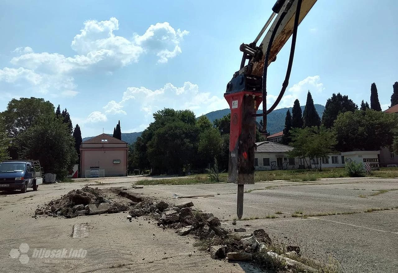Započela rekonstrukcija Vojničkog igrališta