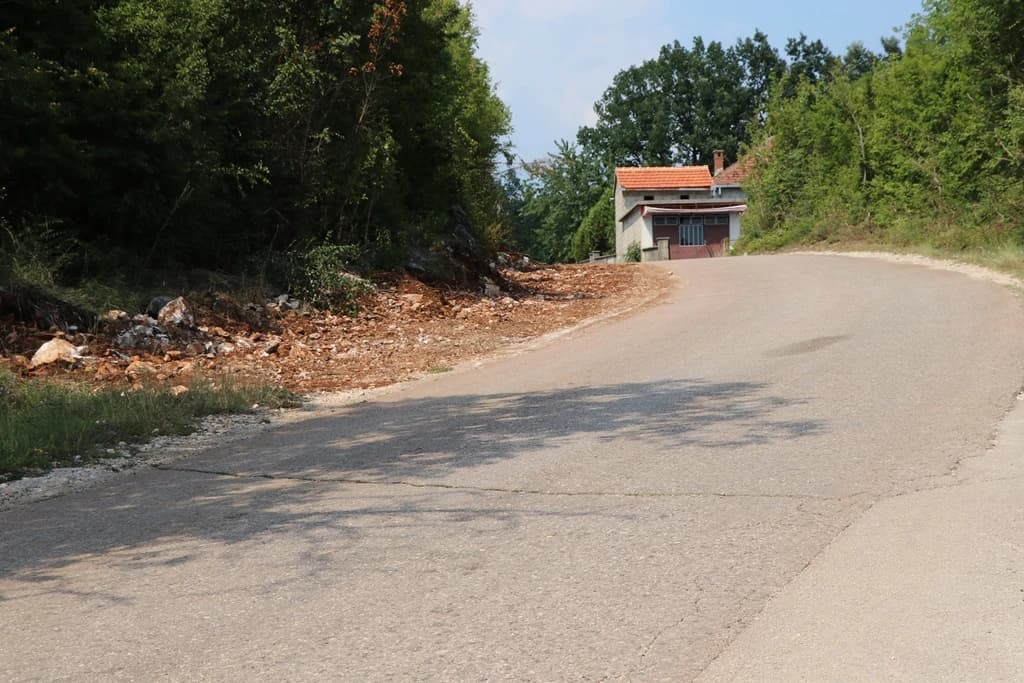 Sanacija glavne lokalne ceste kroz Ljubotiće