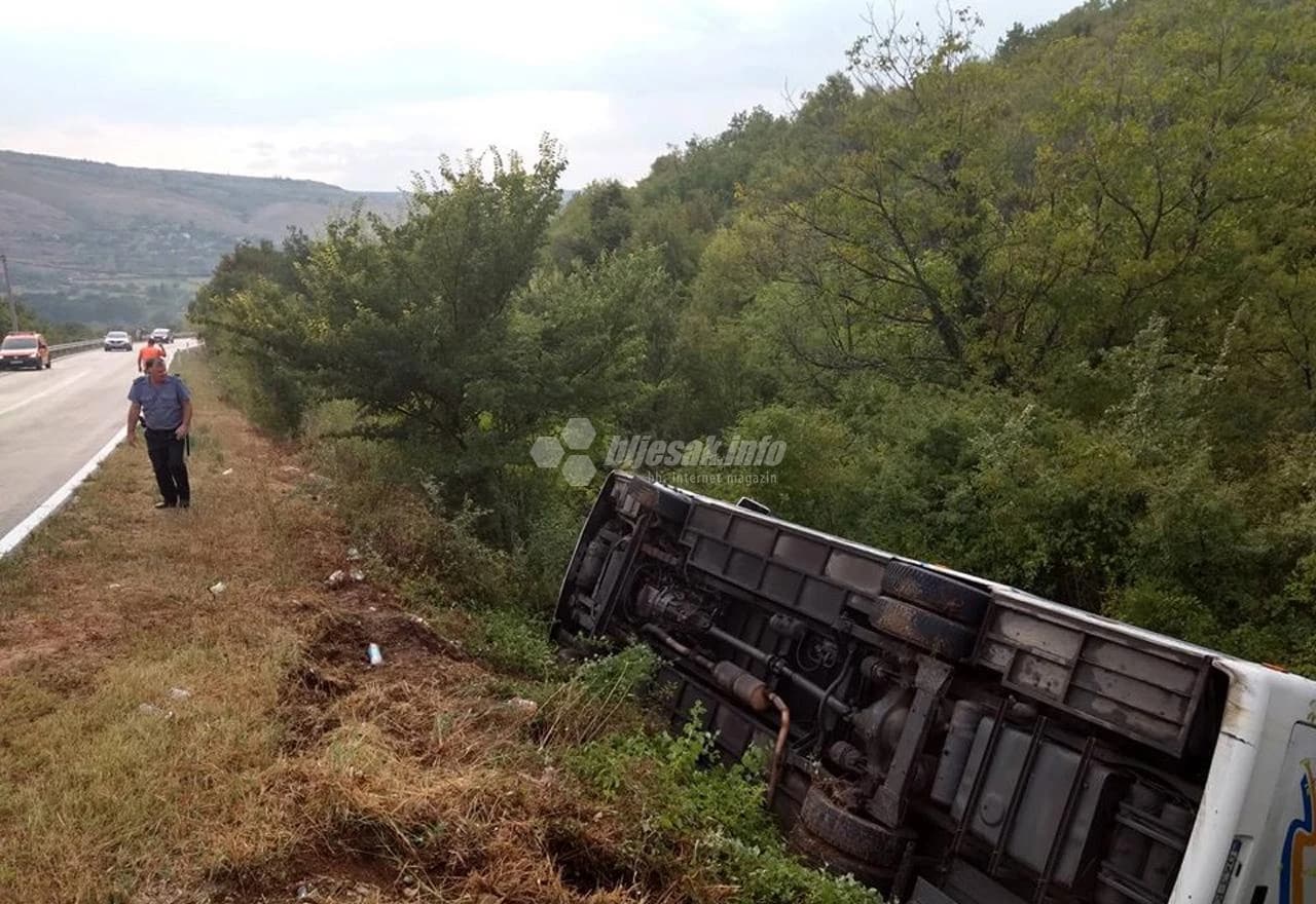Pri slijetanju autobusa s ceste ozlijeđeno više osoba