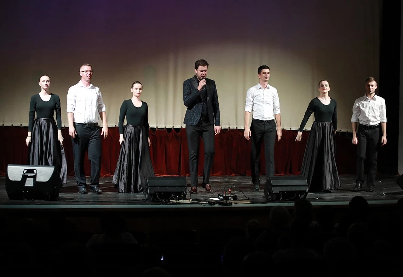 Foto: PR/ Kao i na dosadašnjim koncertima sa Latifom nastupaju članice plesnog studija Just dance i KUD-a Proleter