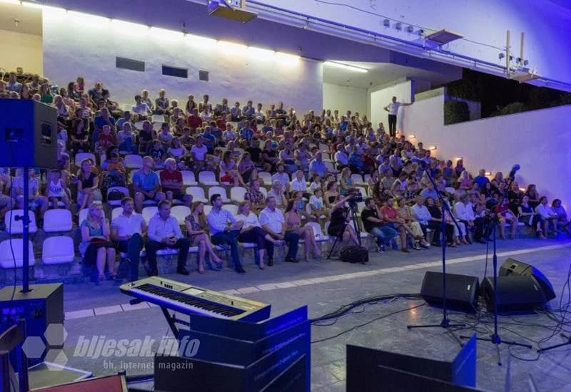 X Smotra klapa u Neumu