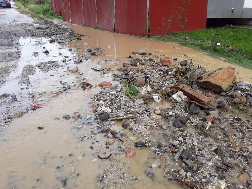 Dio puteva je urušen