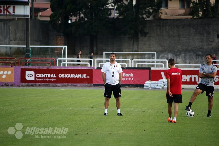  Nogometaši Vallette odradili trening na stadionu Pod Bijelim brijegom