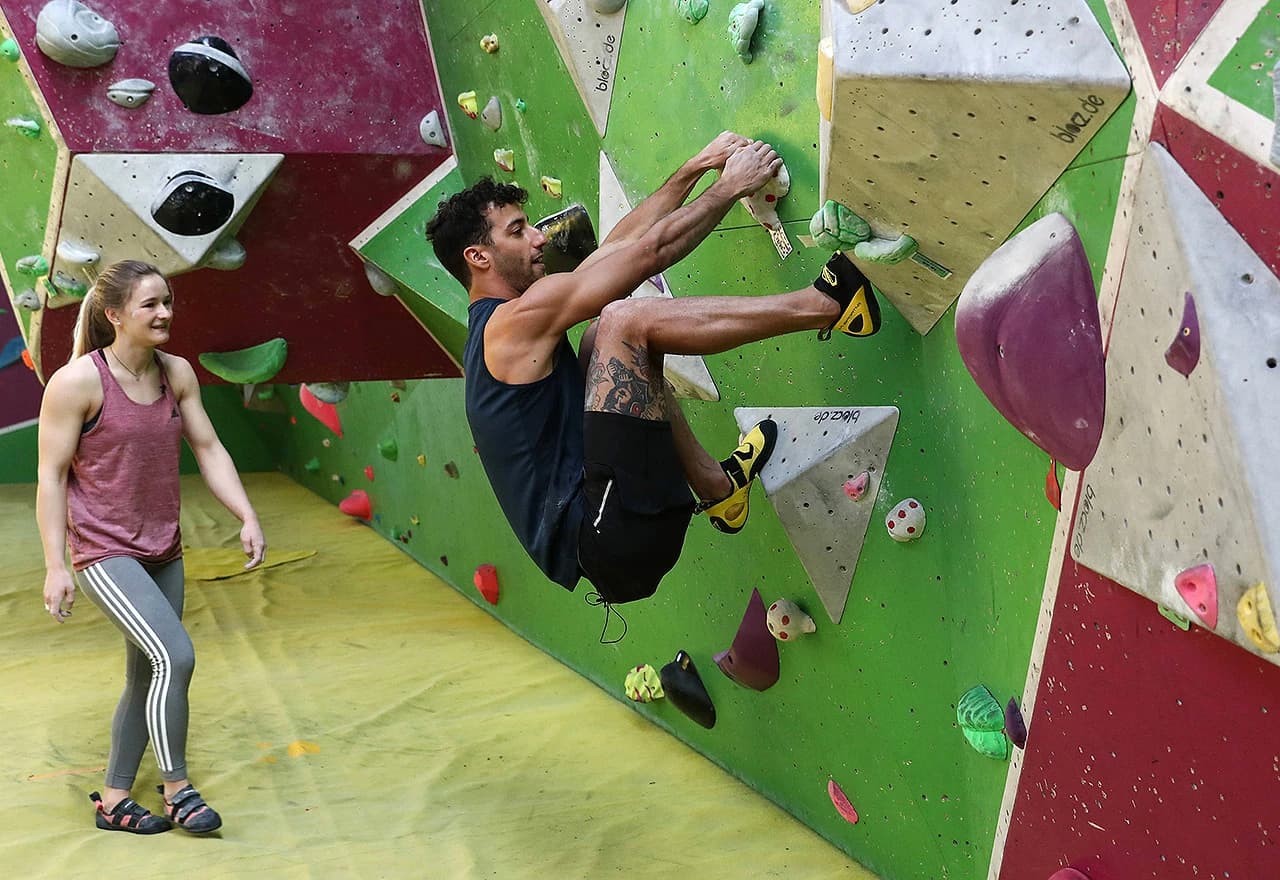 Daniel Ricciardo na penjanju