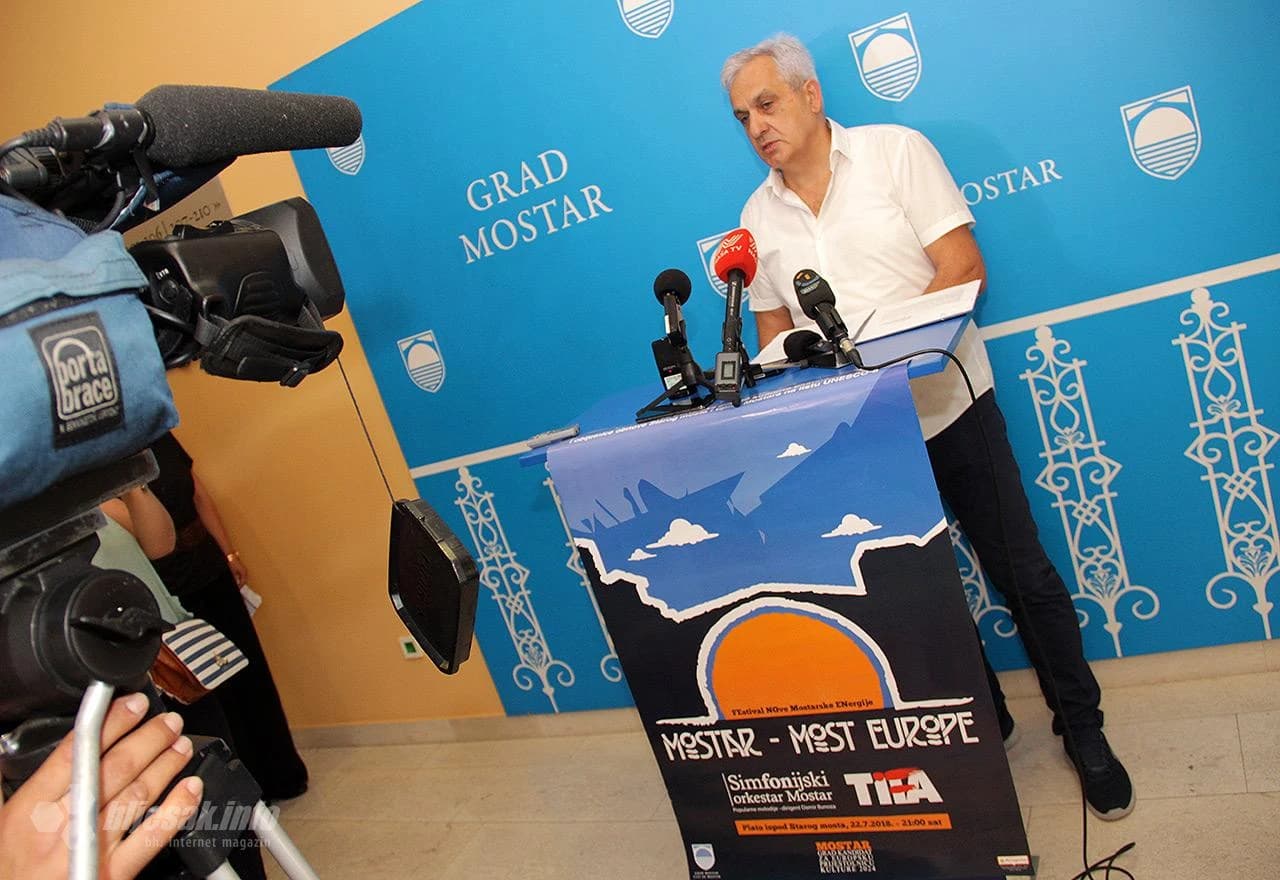 S konferencije za medije