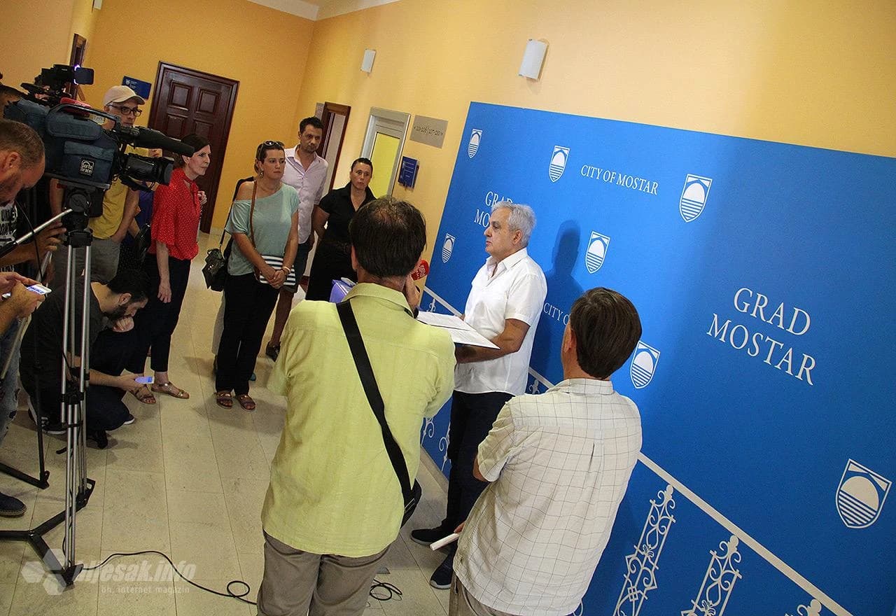 S konferencije za medije