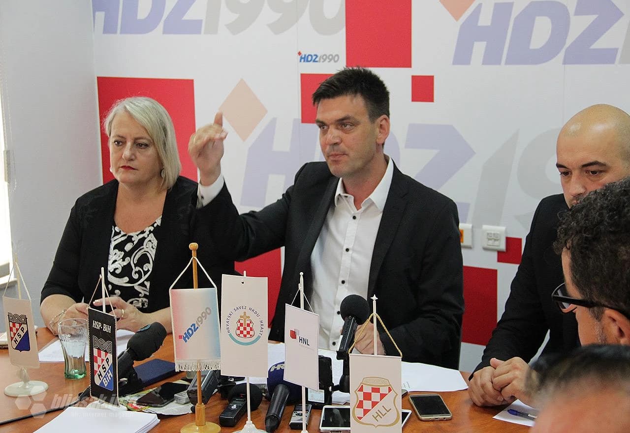 S konferencije za medije Hrvatskog zajedništva