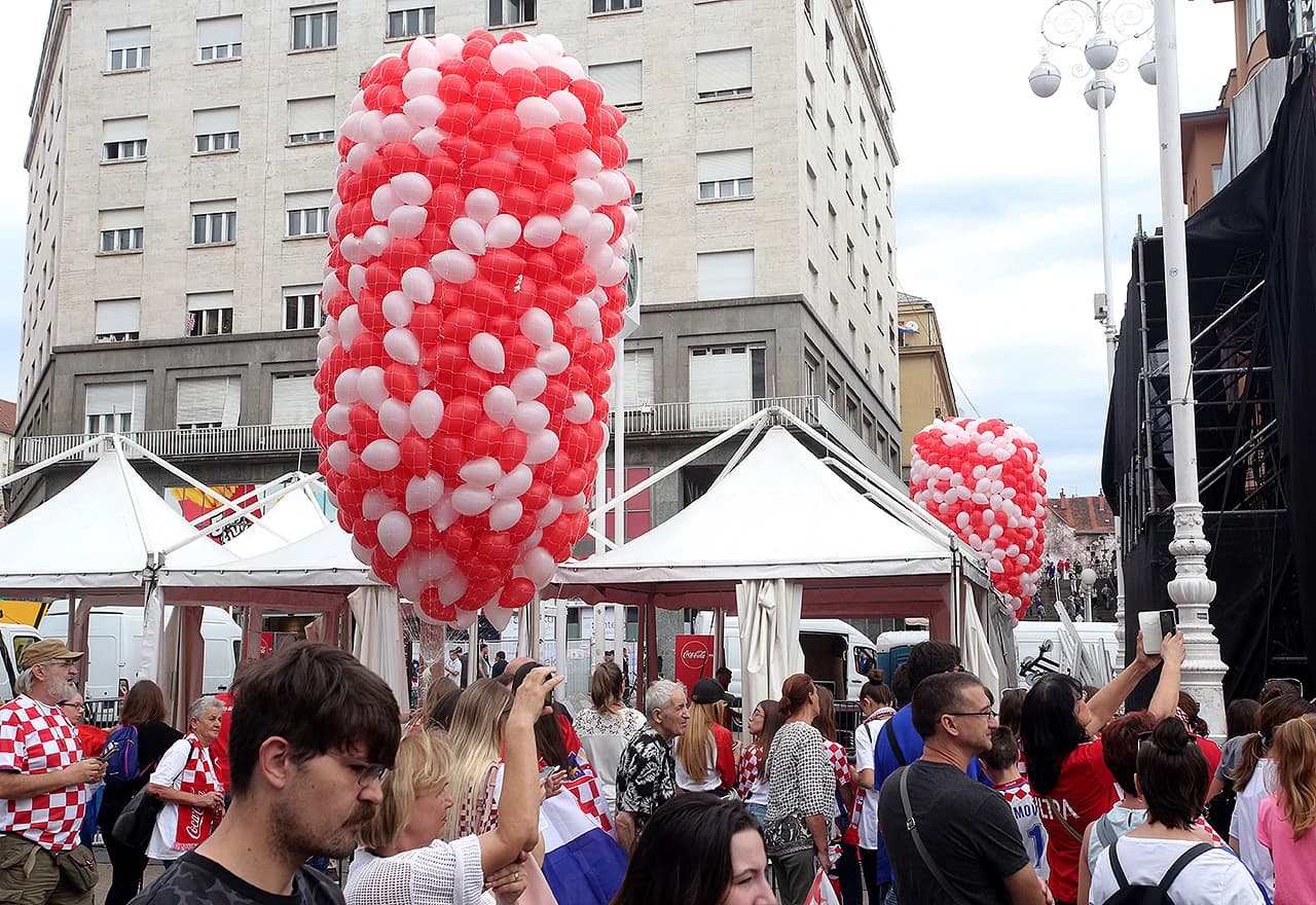 Navijači na Trgu bana Jelačića