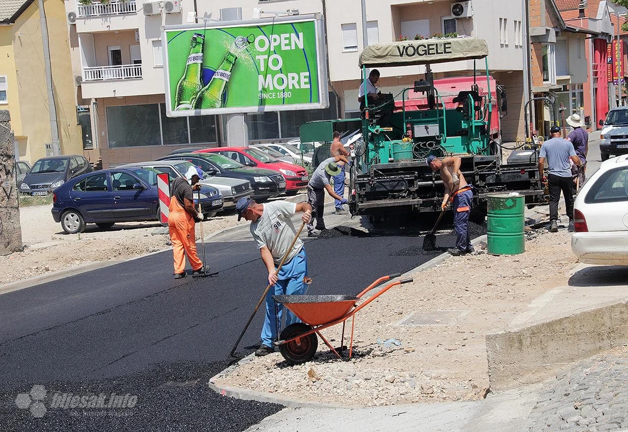 Asfaltiranje kod Razvitka