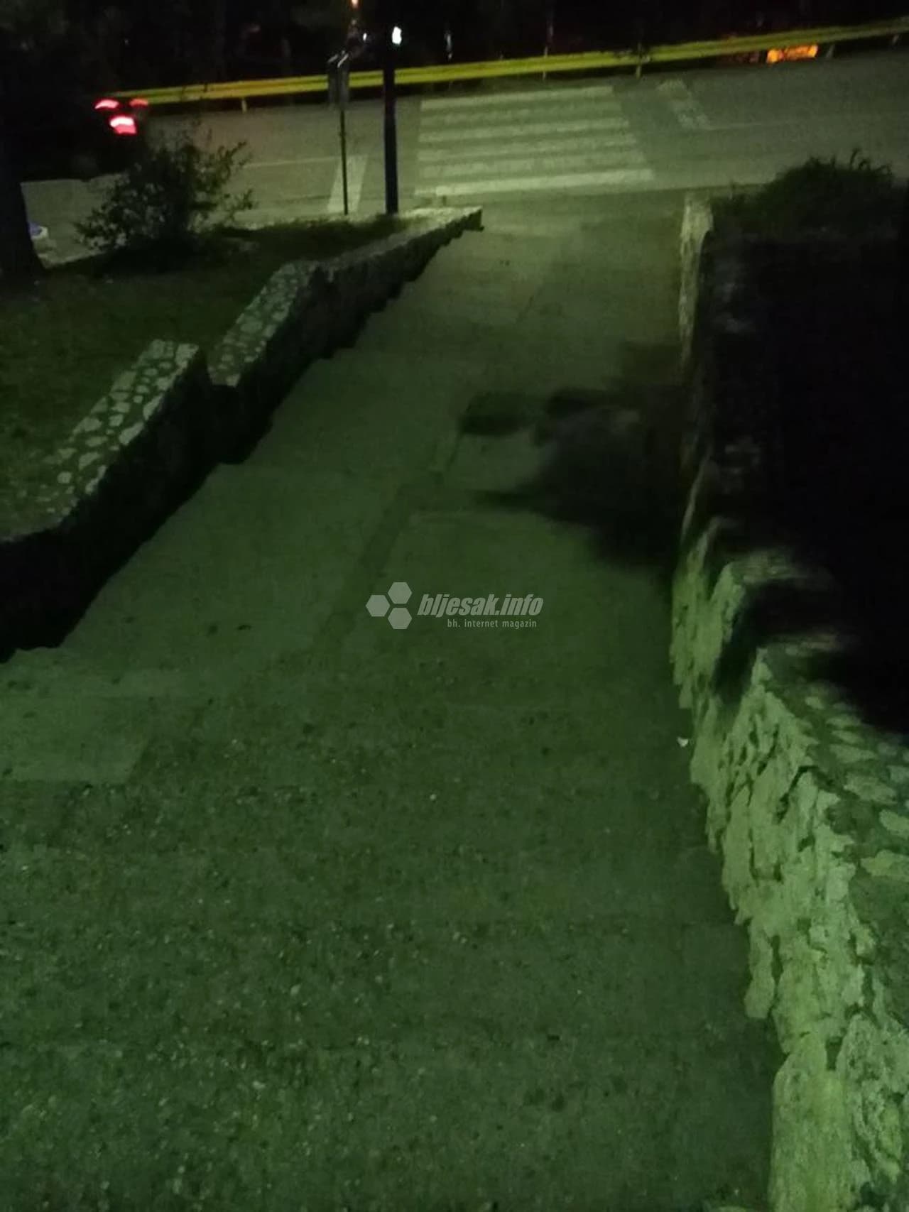 Stepenice niz koje je sletjelo vozilo