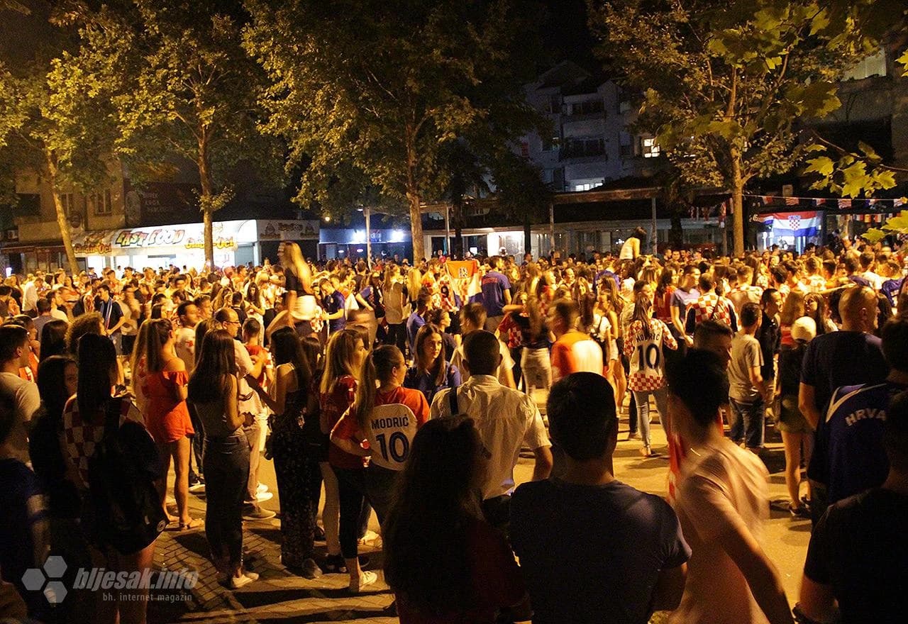 Mostar slavi pobjedu Vatrenih