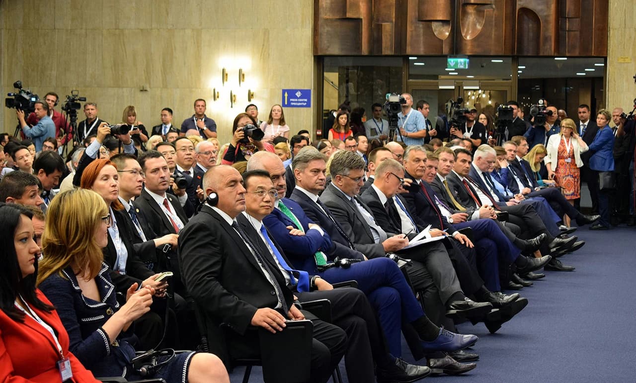 Detalj s potpisivanja ugovora