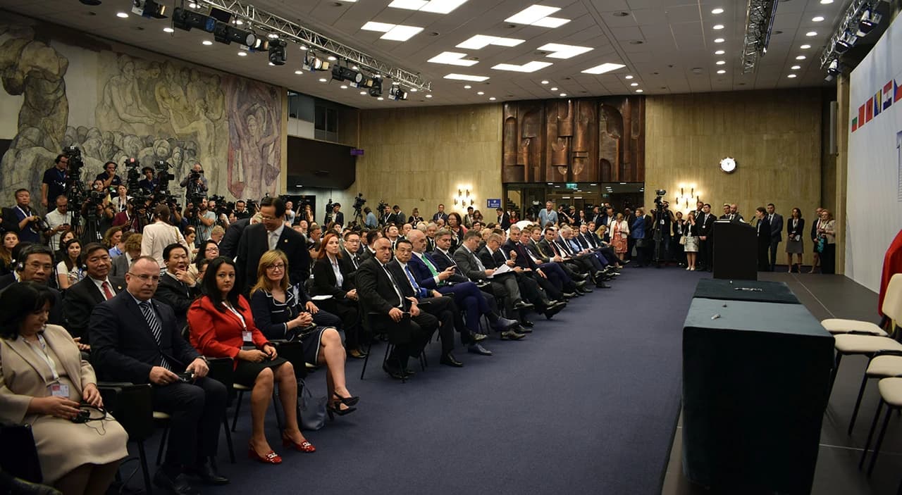 Detalj s potpisivanja ugovora