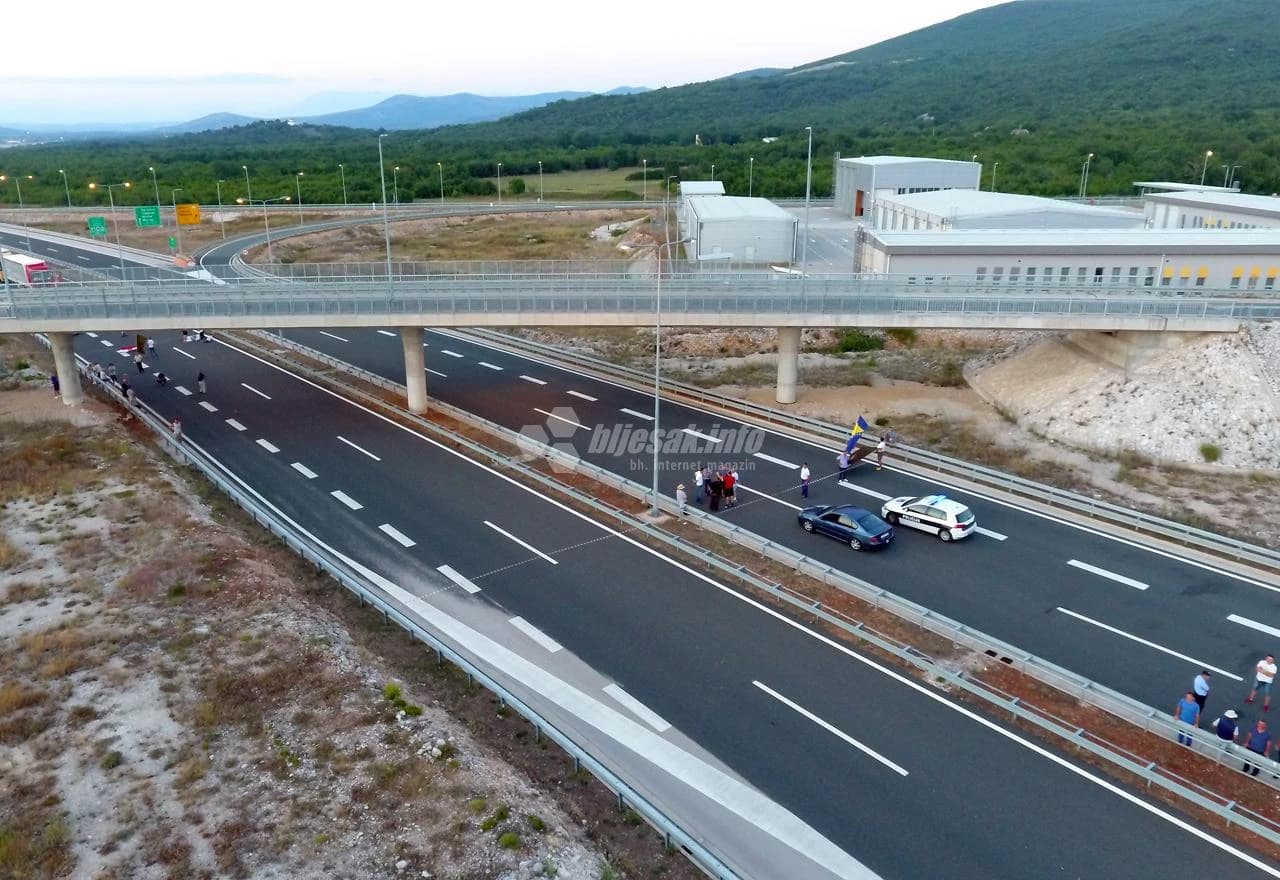 Kolona šlepera i cisterni tijekom prosvjeda na GP Bijača