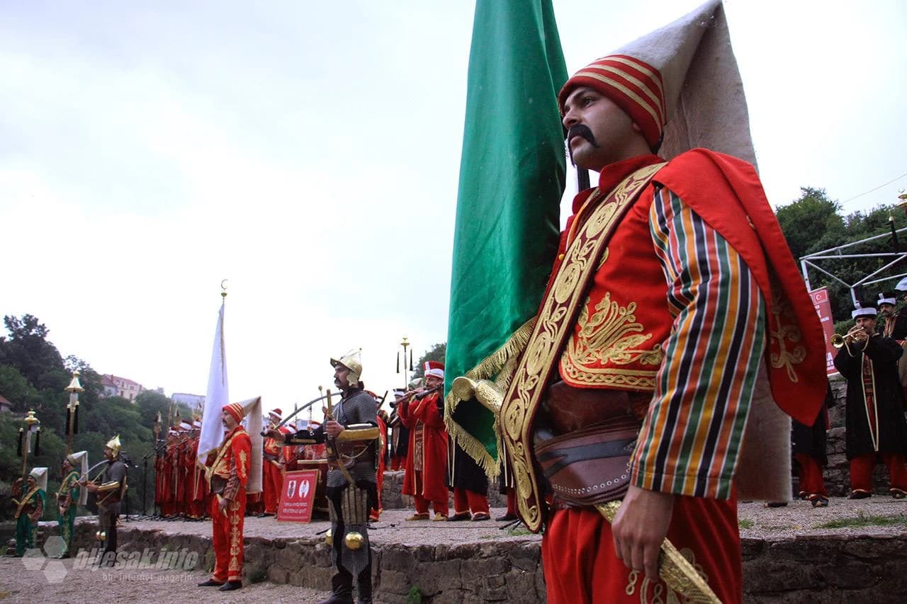Turski vojni orkestar "Mehter" zasvirao ispod Starog mosta