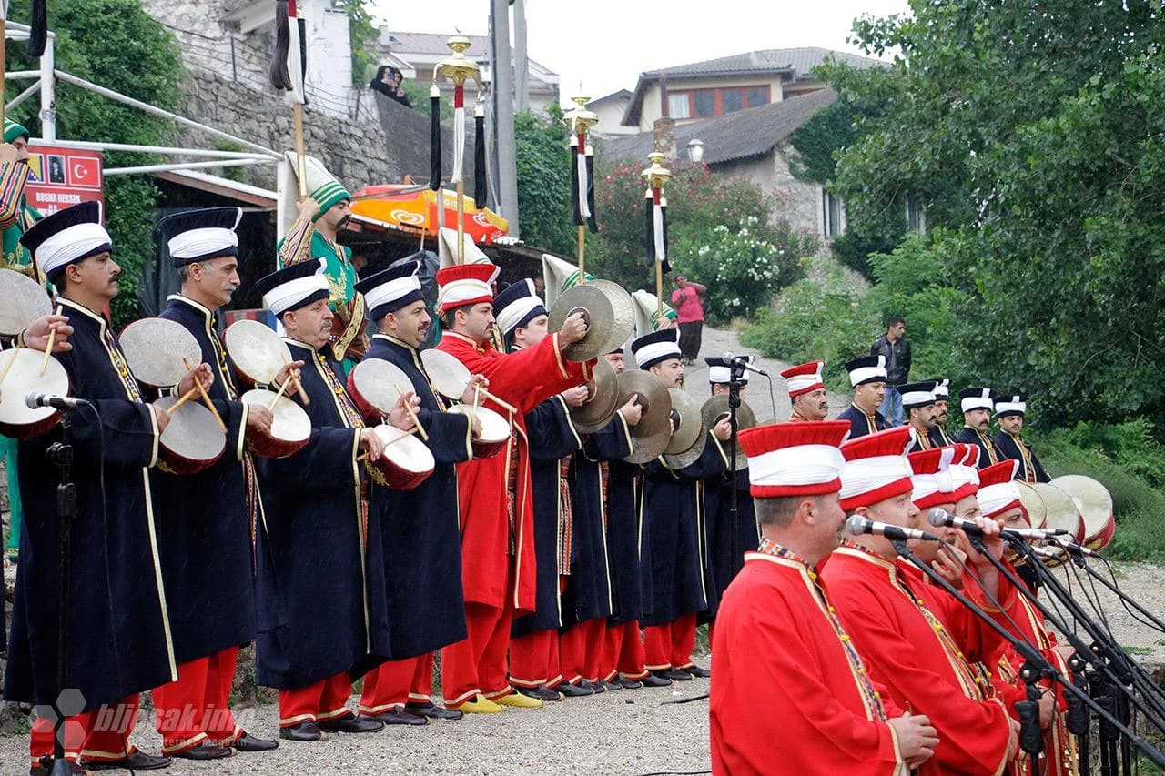 Turski vojni orkestar "Mehter" zasvirao ispod Starog mosta