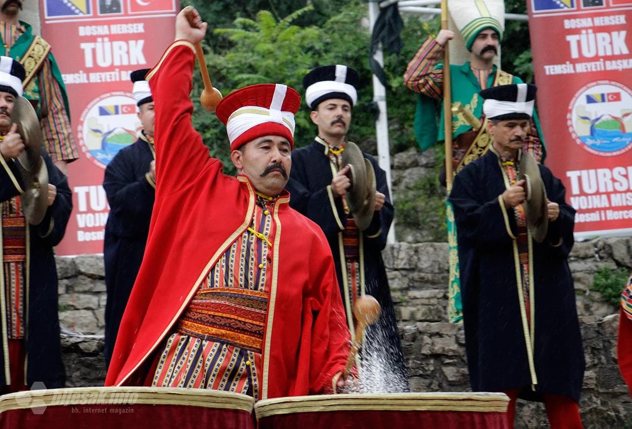 Turski vojni orkestar "Mehter" zasvirao ispod Starog mosta