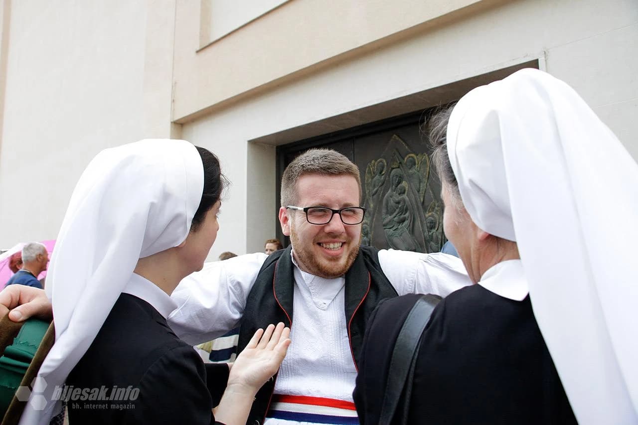 U narodnim nošnjama se zaljubili, a na kraju i vjenčali  