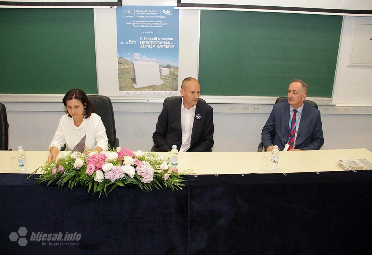 Sa otvaranja simpozija