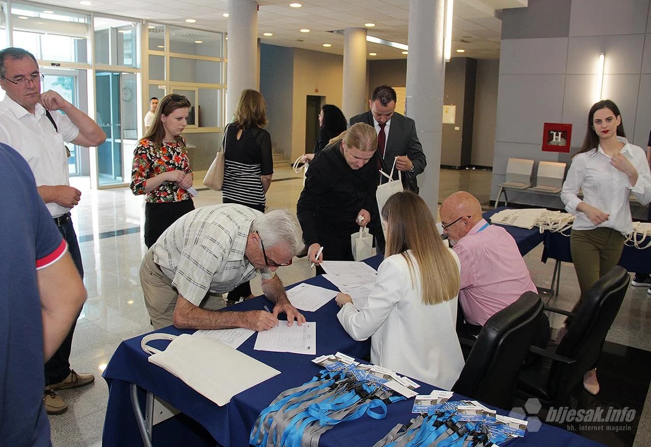 Sa otvaranja simpozija