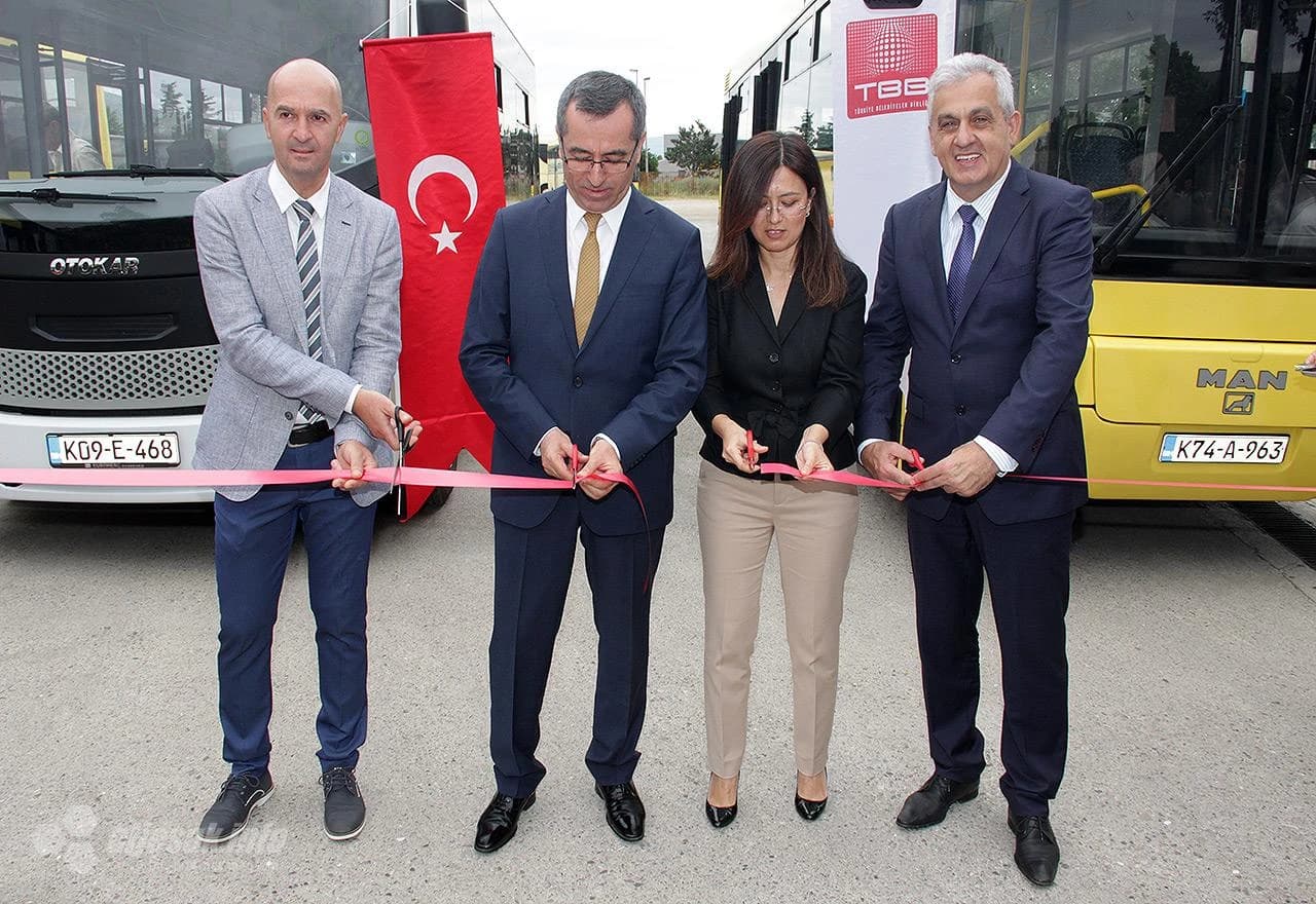 Detalj s uručivanja donacije autobusa Mo busu