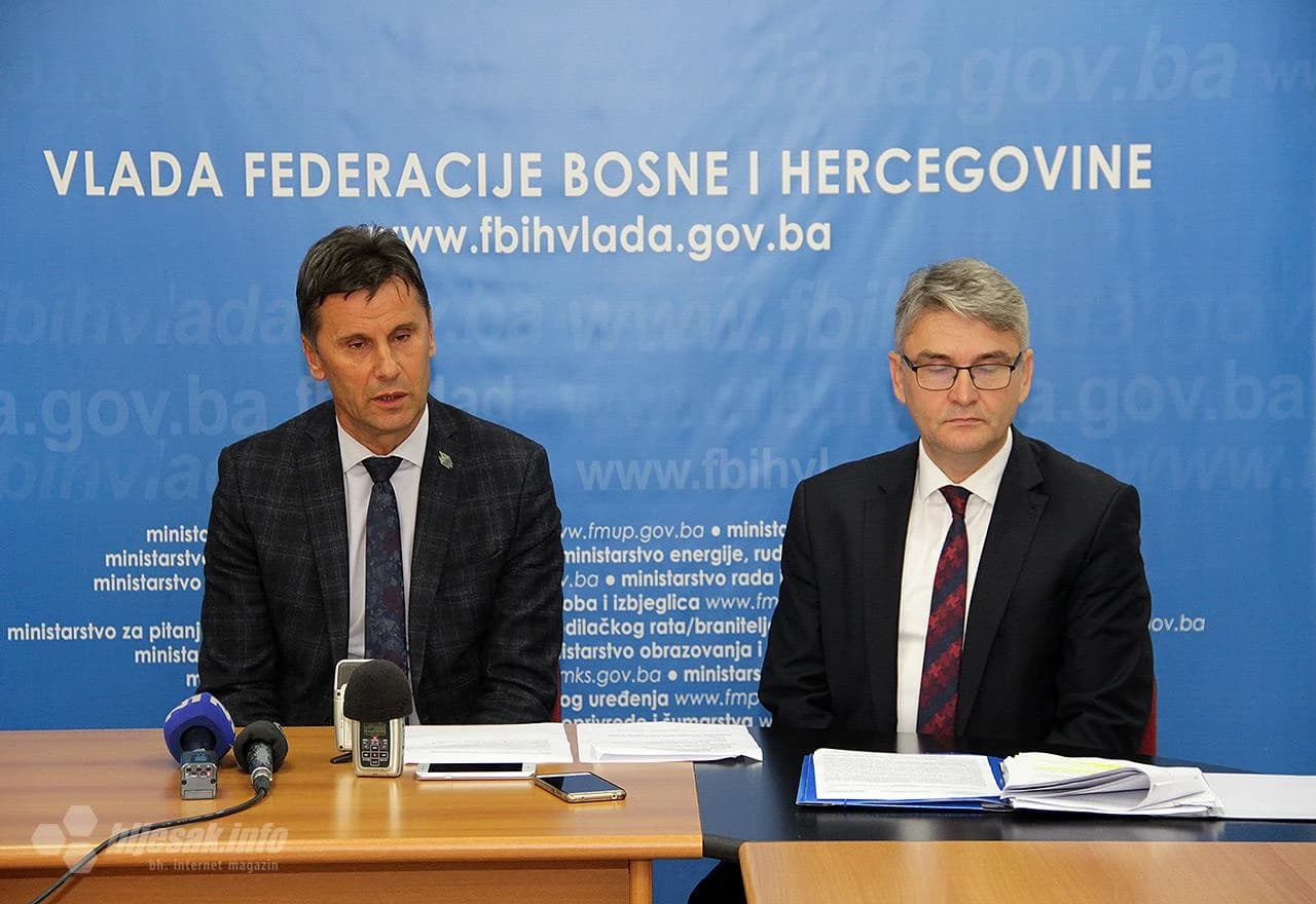 Premijer Fadil Novalić i ministar branitelja Salko Bukvarević