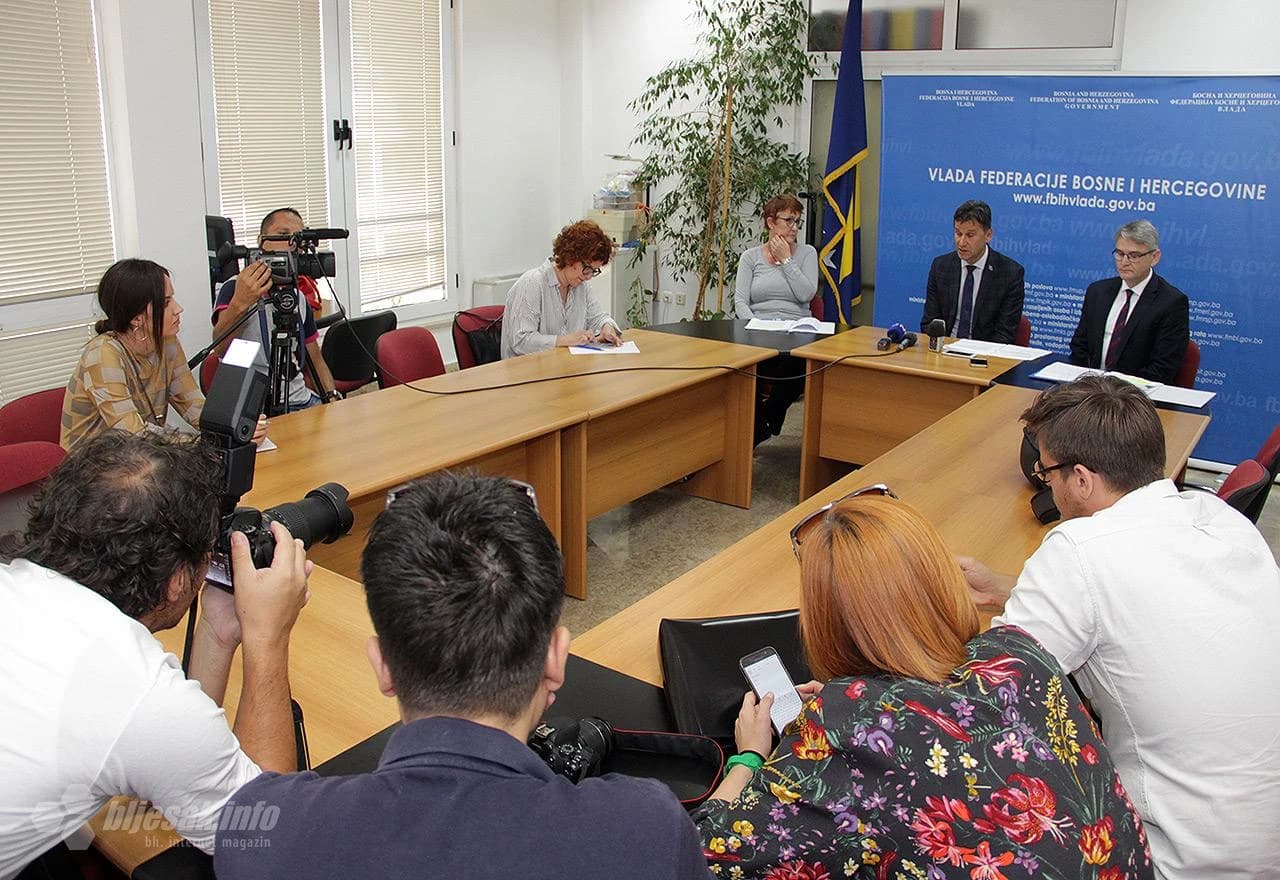 Premijer Fadil Novalić i ministar branitelja Salko Bukvarević