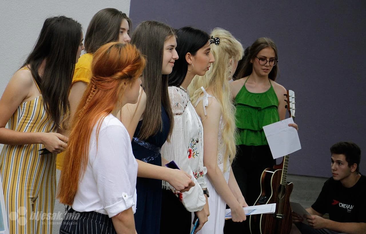 Izložba maturanata Srednje škole likovnih umjetnosti Gabrijel Jurkić 