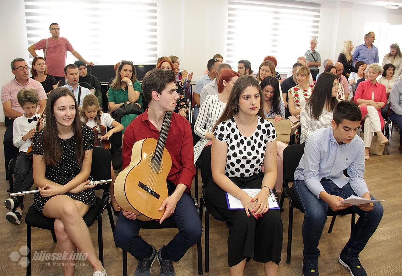 S dodjele priznanja učenicima generacije