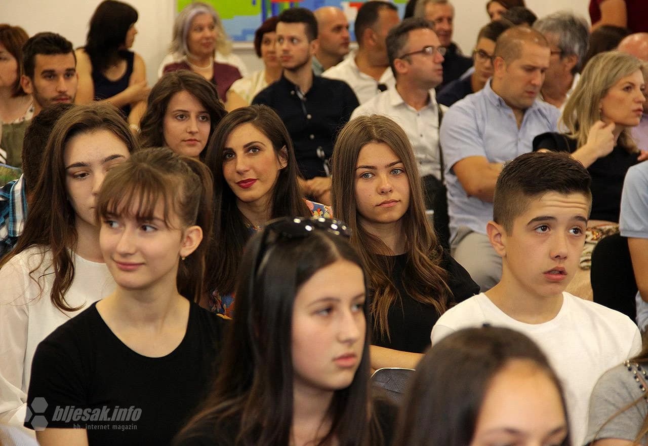 S dodjele priznanja učenicima generacije