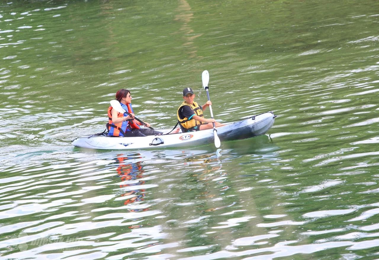 U ljepotama vodopada Kravica uživaju pretežito strani turisti