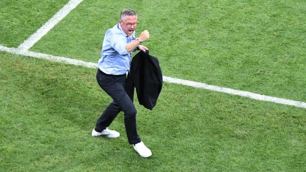 Njemački organizator puta  Georg Behlau - poza iz lakih komedija