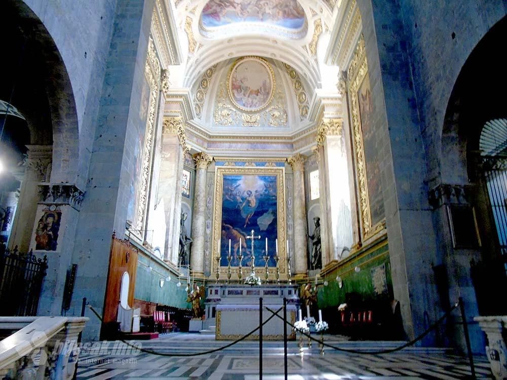 Glavni oltar u katedrali