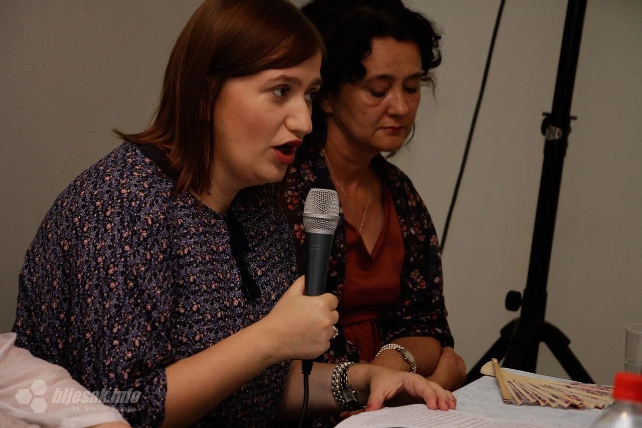 U Mostaru je u četvrtak u Ćorovića kući održana promocija knjige "Ostajte ovdje"