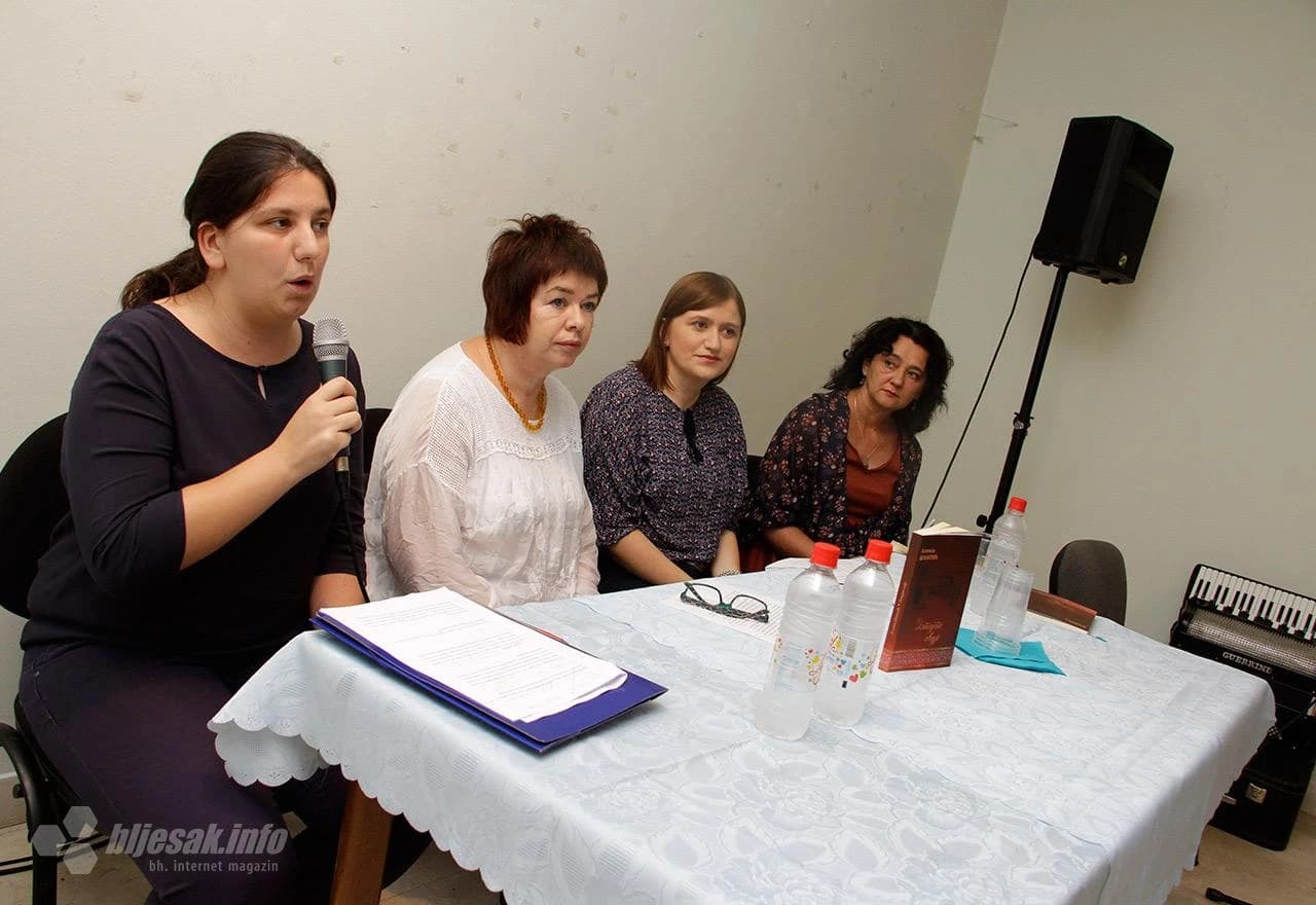 U Mostaru je u četvrtak u Ćorovića kući održana promocija knjige "Ostajte ovdje"