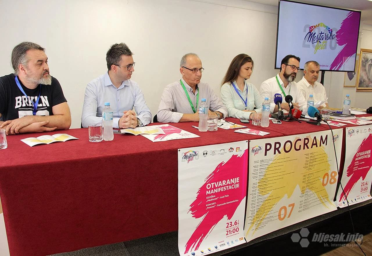 S konferencije za novinare