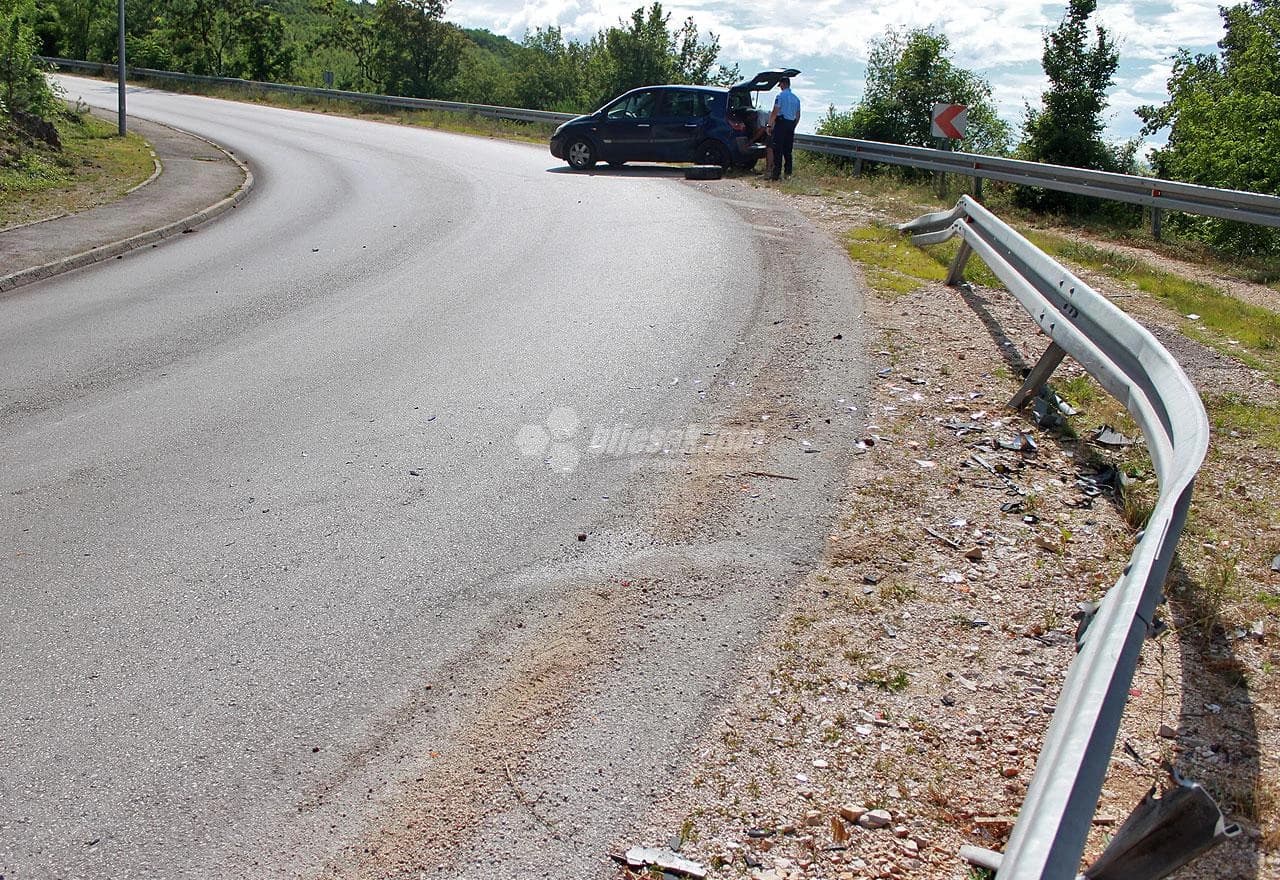 Dvije prometne nesreće dogodilo su se u kritičnom zavoju u isto vrijeme