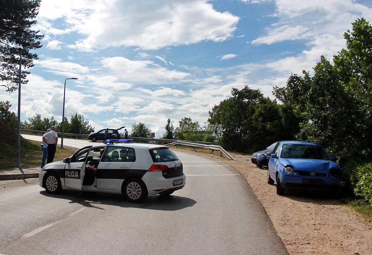 Dvije prometne nesreće dogodilo su se u kritičnom zavoju u isto vrijeme