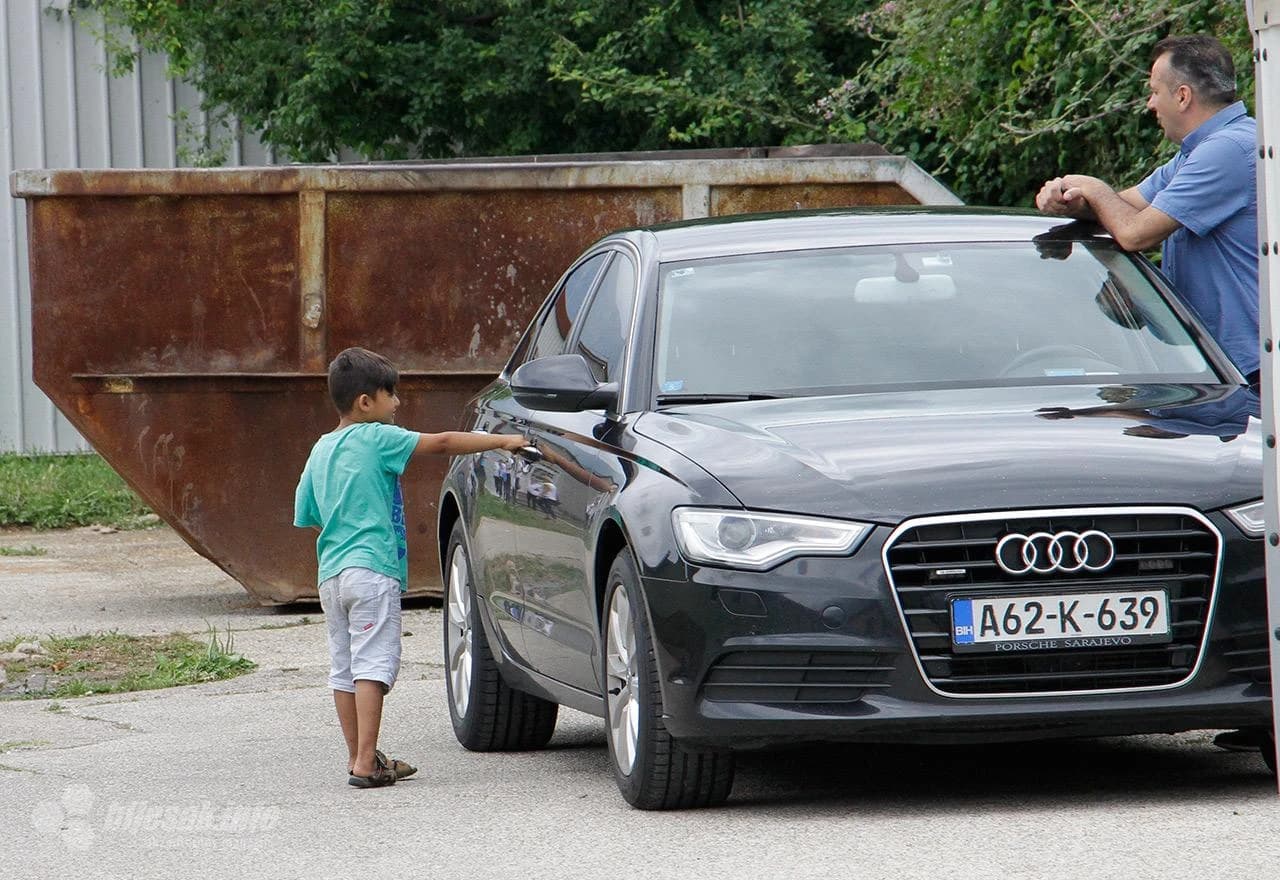 Ministrica za ljudska prava i izbjeglice BiH Semiha Borovac u posjeti izbjegličkom centru Salakovac.