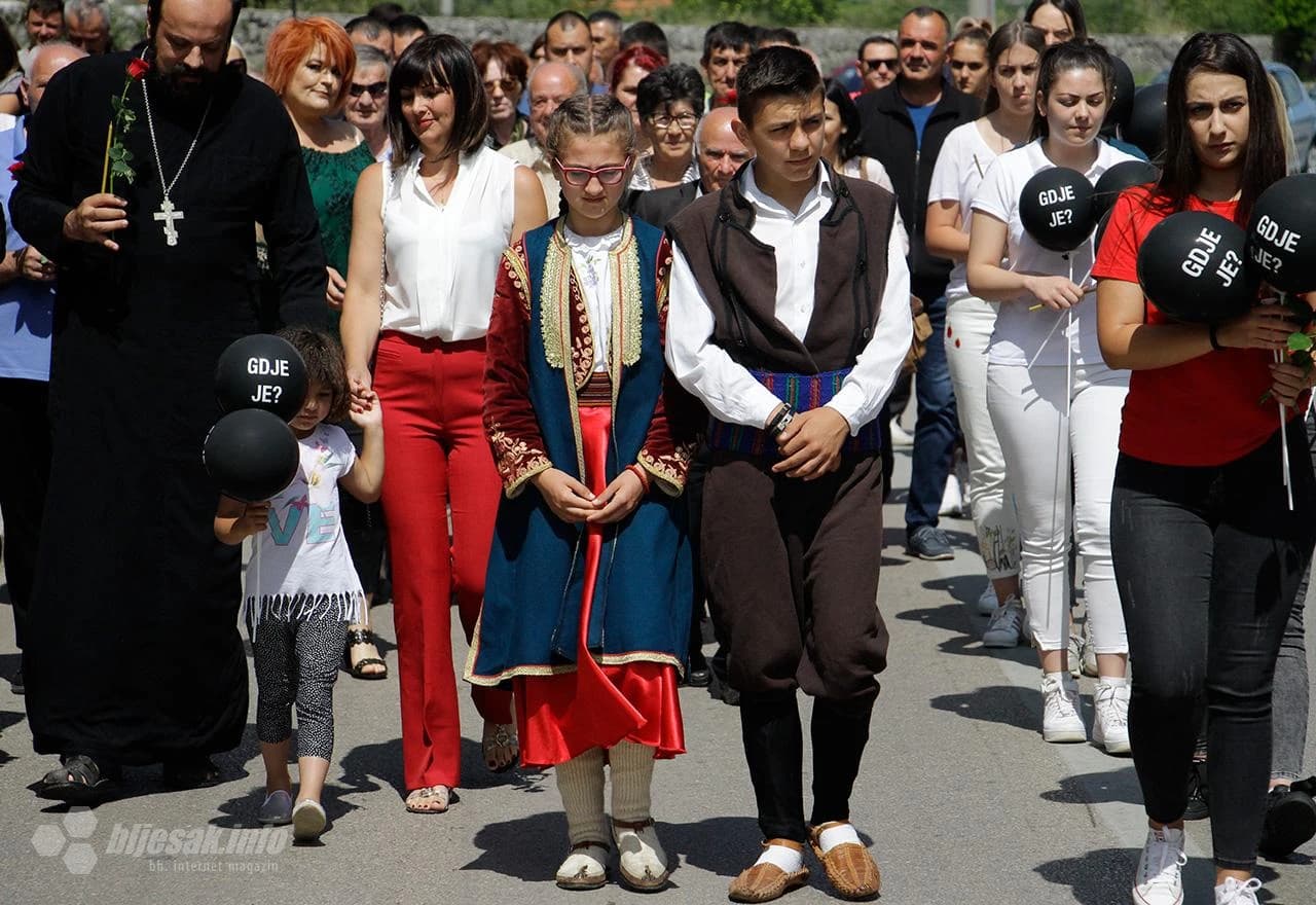 Spuštanjem cvijeća u rijeku Bunu i parastosom u Staroj crkvi u Mostaru danas je obilježeno 26 godina od stradanja Srba u dolini rijeke Neretve