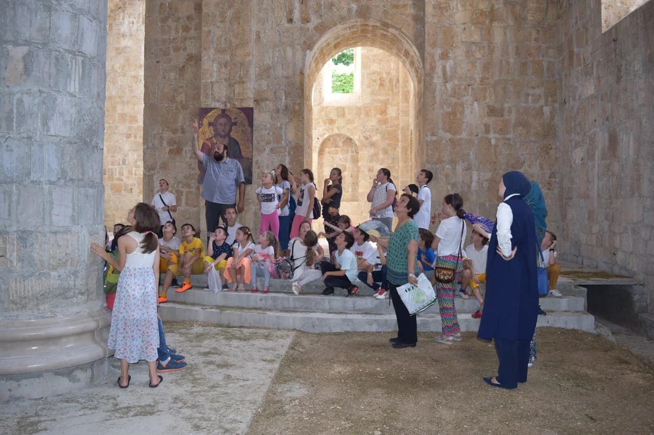 U posjeti vjerskih objekata